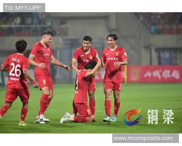 重庆足球队配合策略分析与战术探讨助力球队提升整体表现 重庆足球队配合策略分析与战术探讨助力球队提升整体表现